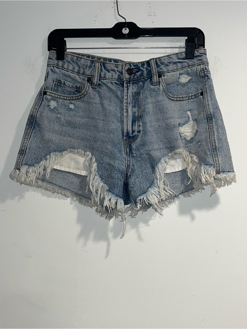 HIDDEN Light wash cut off denim shorts